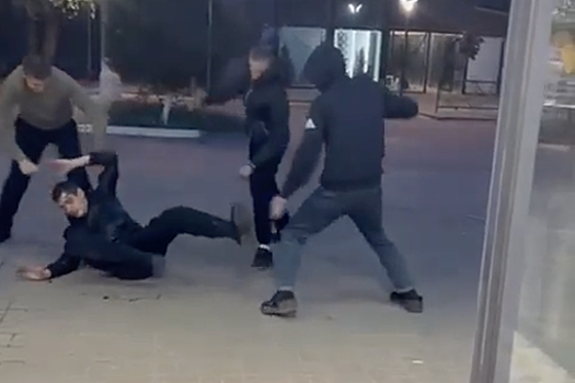 В Волгограде подростки избили киянкой мужчину, сделавшего им замечание в магазине