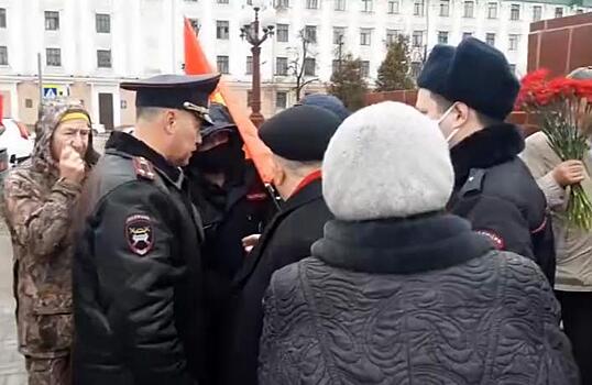 Членов КПРФ из Татарстана посадили на карантин после возложения цветов Ленину
