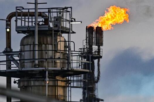 Во Франции из-за забастовки остановили работу трех из четырех терминалов СПГ