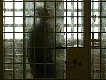 Бэнкси опубликовал видео создания граффити на стене тюрьмы