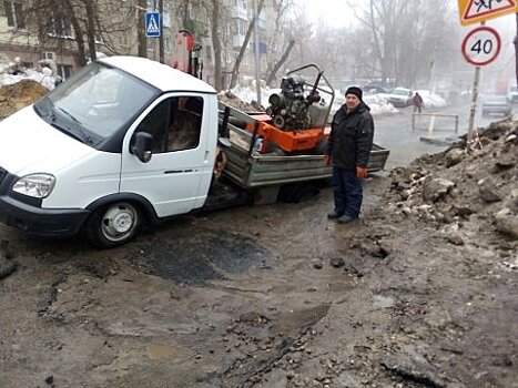 На Тверской «ГАЗель» провалилась сквозь свежеуложенный асфальт