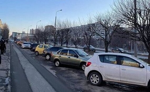 "Народный контроль": в детсад по ухабам, разбитые дороги, опасный переход и захват двора