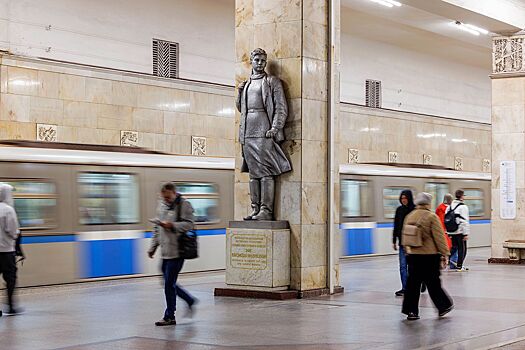 Экскурсоводы Москвы рассказали, куда пойти с детьми в День Победы
