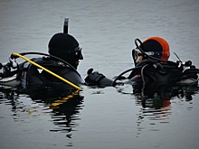 Вдоль пляжей Анапы под водой обнаружили фрагменты мазута