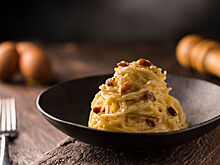 Три человека отравились карбонарой из доставки в Подмосковье