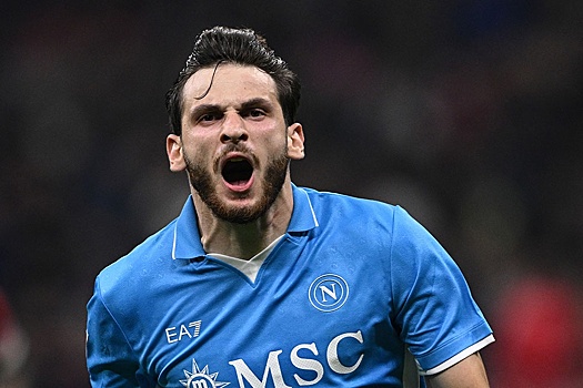 Около 73 тысяч зрителей наблюдали за яркой победой "Наполи" над "Миланом"