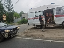 Ребенок и две женщины пострадали при столкновении иномарки со скорой помощью на Бору