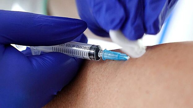 С ВИЧ-инфекцией вакцинироваться против COVID-19 можно