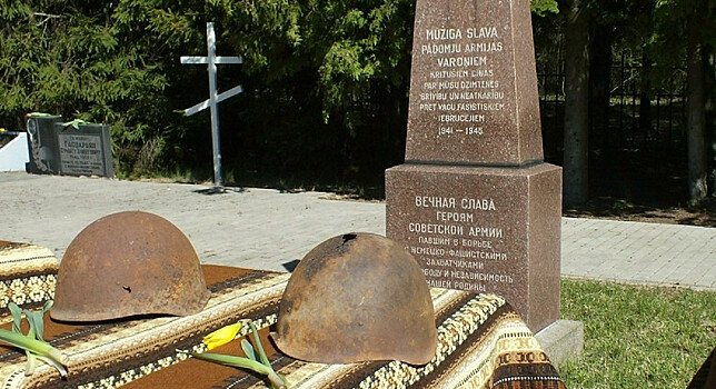 Кладбище советских солдат осквернили в Польше