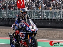 Турецкий мотогонщик  участвует в ЧМ по супербайку в Австралии
