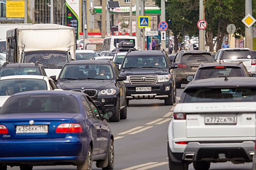«Машина вылетела с дороги»: пробки парализовали район автостанции «Аврора»