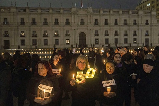 Марши, свечи, речи: В Чили отметили годовщину переворота 1973 года