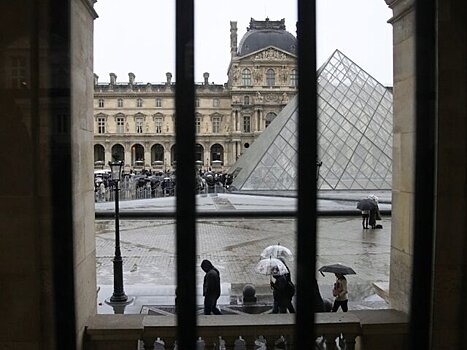 Инспекция выявила плохую защиту окна, через которое грабители попали в Лувр