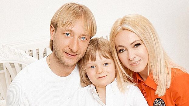 Плющенко улетел на семейный отдых с женой и сыном: «Набираться сил и энергии!»
