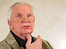 В Петербурге прервали премьеру спектакля из-за травмы актера Владимира Лисецкого