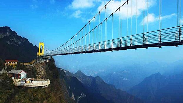 Китайцы построили самый высокий в мире стеклянный мост
