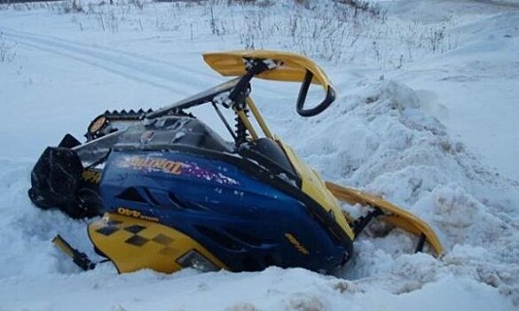 В Коми столкнулись два снегохода
