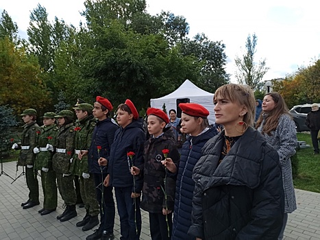 Воспитанницы «Маяка» приняли участие в открытии памятника