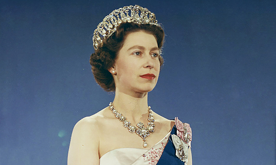 Елизавета II считается одним из самых старейших монархов в британской истории, а также самым долгоправящим и старейшим главой государства в мире. Королева Великобритании родилась в далеком 1926 году. На престол Елизавета взошла в возрасте 25-лет, после смерти своего отца, короля Георга VI