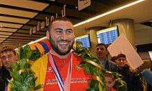 Симон Мартиросян взял золото на чемпионате мира по тяжелой атлетике