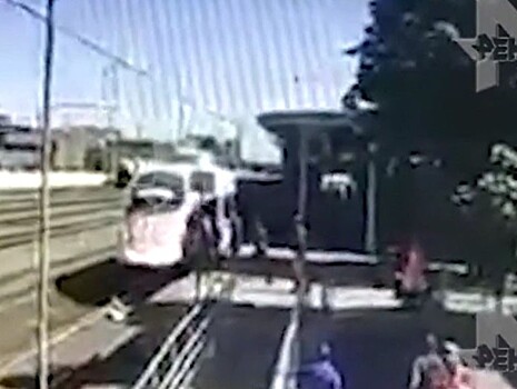 Женщину, прыгнувшую с ребёнком под "Сапсан" в Твери, следователи обвиняют в попытке убийства