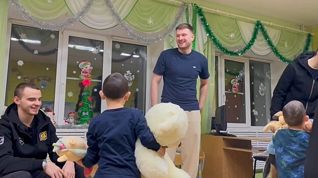 «Мишкопад»: «дизелисты» передали мягкие игрушки детям