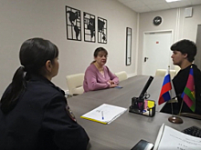 В Краснодарском крае полицейские вручили гражданке Казахстана и ее сыну свидетельство о предоставлении временного убежища на территории Российской Федерации