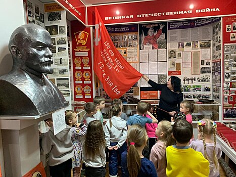 Дошколята познакомились с земляками-защитникам Отечества на экскурсии в выселковском музее