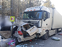 Женщина и двое детей погибли в ДТП с фурой под Иркутском