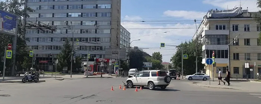 В центре Новосибирска в ДТП пострадали пять человек
