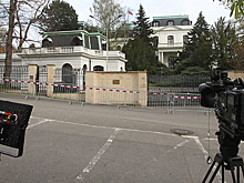 54 дипломата покинули посольство России в Праге