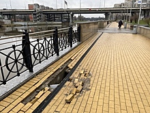 Тротуар сползает в реку: на набережной Трибуца образовались новые провалы