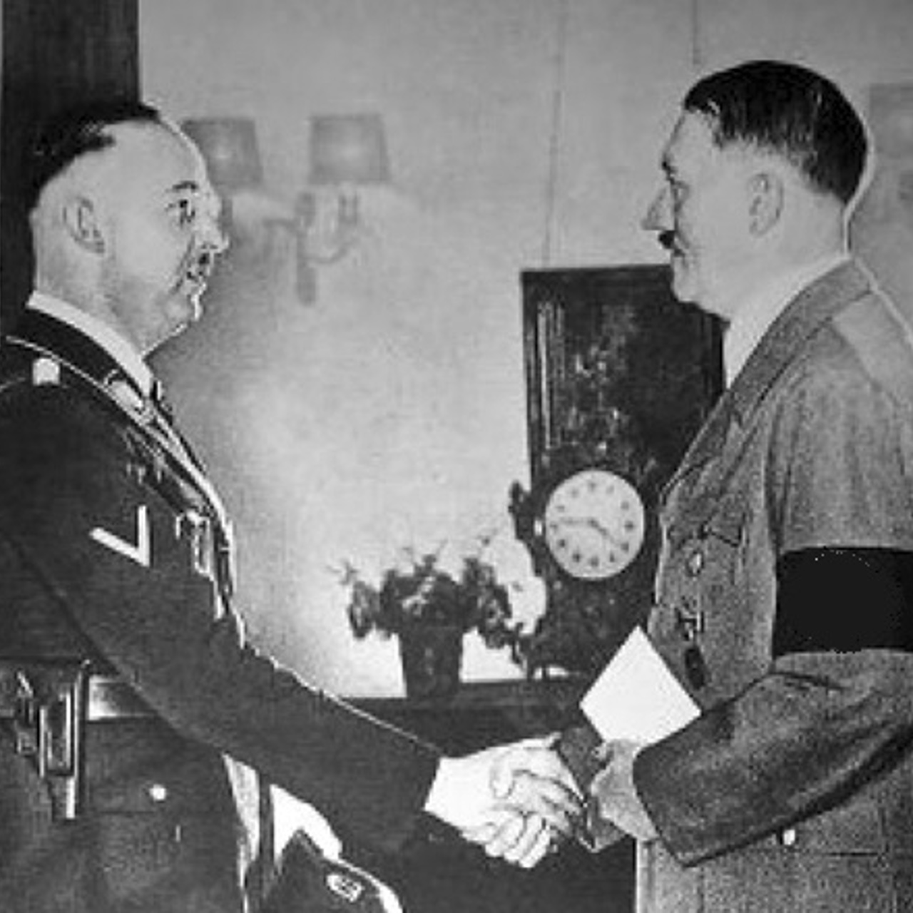 За что Гитлер исключил из партии и уволил со всех постов Генриха Гиммлера -  Рамблер/субботний