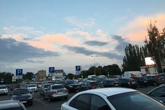 В Казани у парковки ТЦ «Мегастрой» сбили мужчину