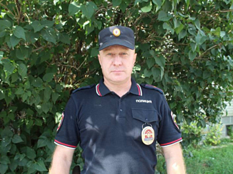 В челябинском районе полицейский реанимировал прохожего