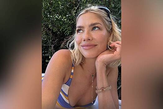 Жена российского миллиардера разместила фото в купальнике