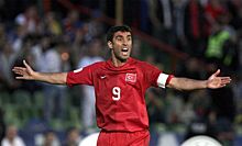 Он помог Турции взять бронзу Чемпионата Мира 2002, а теперь работает таксистом: рассказываем историю падения Хакана Шукюра