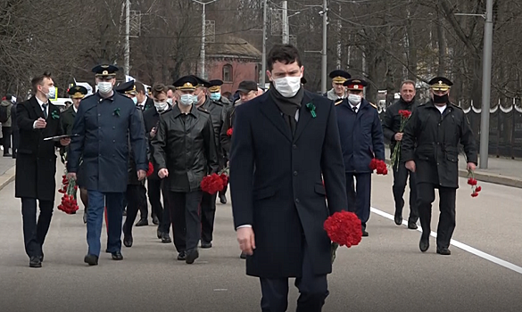 Антон Алиханов почтил память погибших во время штурма Кенигсберга