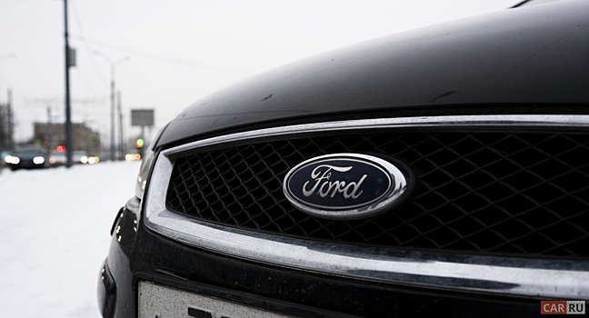 Прототипы обновленного кроссовера Ford вышли на тесты с облегчённым камуфляжем