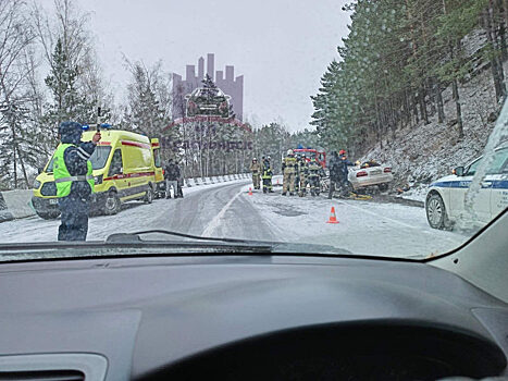 На выезде из Красноярска в ДТП пострадали четыре человека