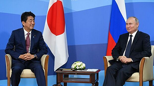 Абэ планирует переговорить по телефону с Путиным