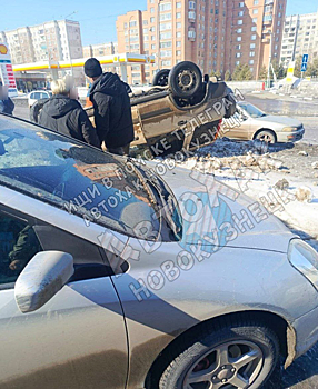 Момент ДТП с "перевертышем" на улице Транспортной в Новокузнецке попал на видео