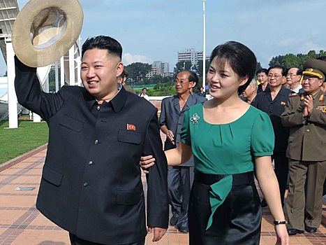 Певица, чирлидерша, ученая? Что известно о самой секретной первой леди мира — супруге Ким Чен Ына