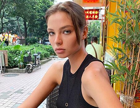 Алеся Кафельникова впервые показала дочь на прогулке во Франции