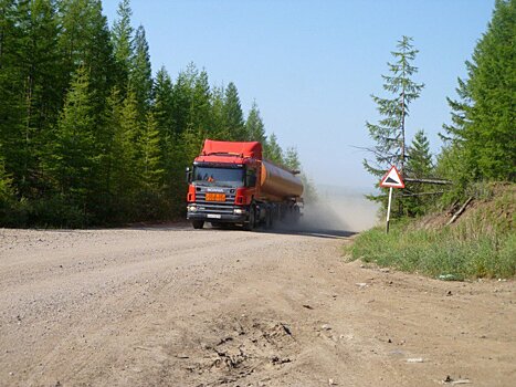 Движение по дороге в райцентр Багдарин в Бурятии восстановлено после размыва