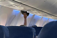 «Отвратительный» поступок пассажира самолета оскорбил пользователей