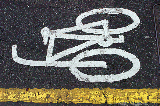 Пенсионер упал с велосипеда в 40-метровый овраг и выжил по необычной причине