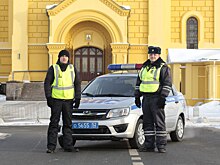 Нижегородские полицейские помогли девушке починить сломавшийся на дороге автомобиль