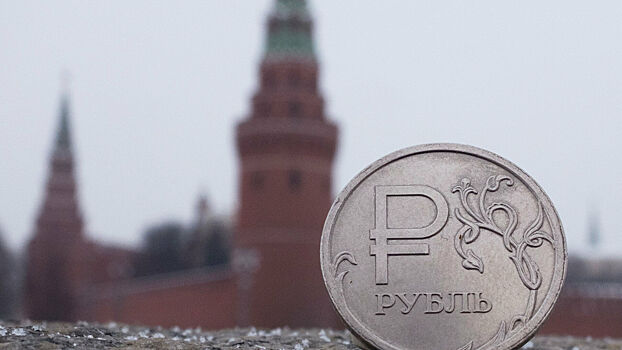 Рубль вернулся в топ-20 самых популярных валют мира