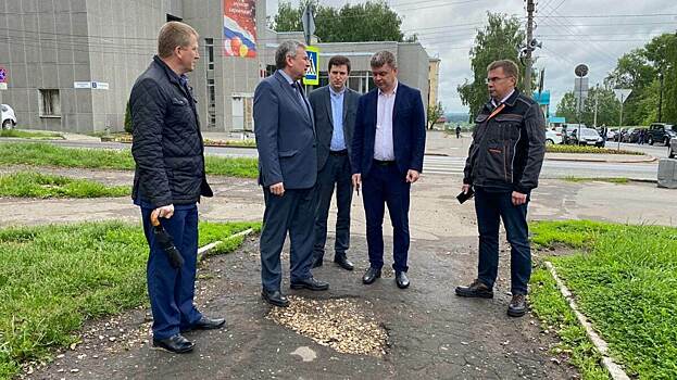 После взбучки от Соколова Осипов вышел в город и обнаружил разрушенные тротуары в самом центре Кирова